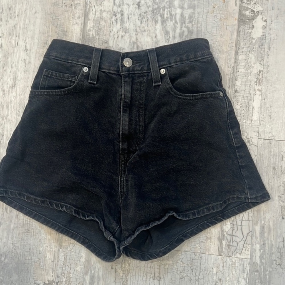Levi’s Mom Jeans high waisted